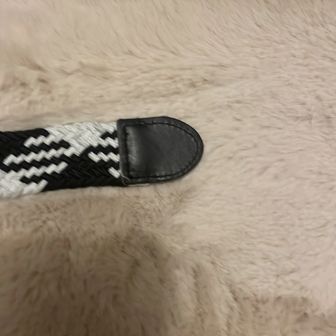 Svartvitt randigt flätat bälte - 2