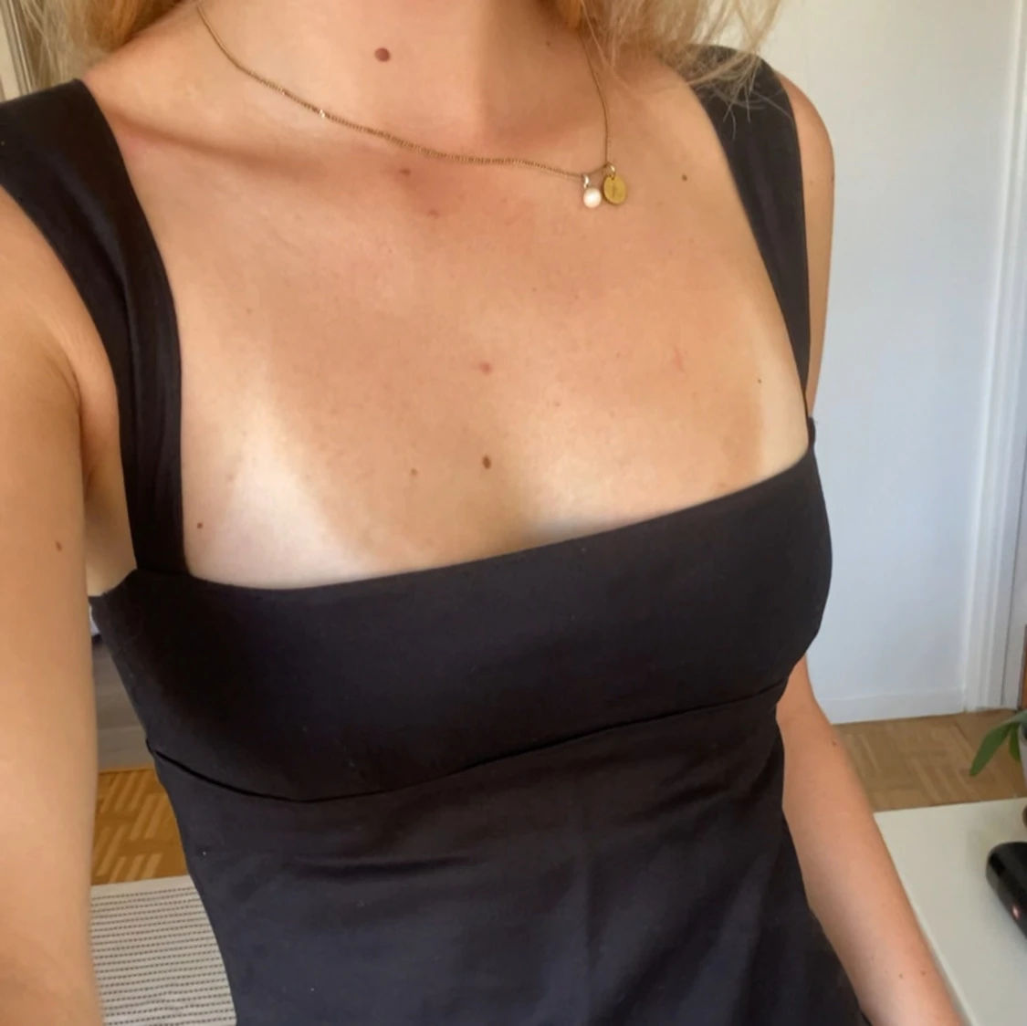 Svart croppad linnetopp med breda axelband - 1