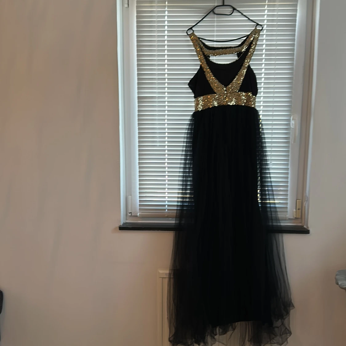 Svart långklänning med paljetter Sisters Point - 1