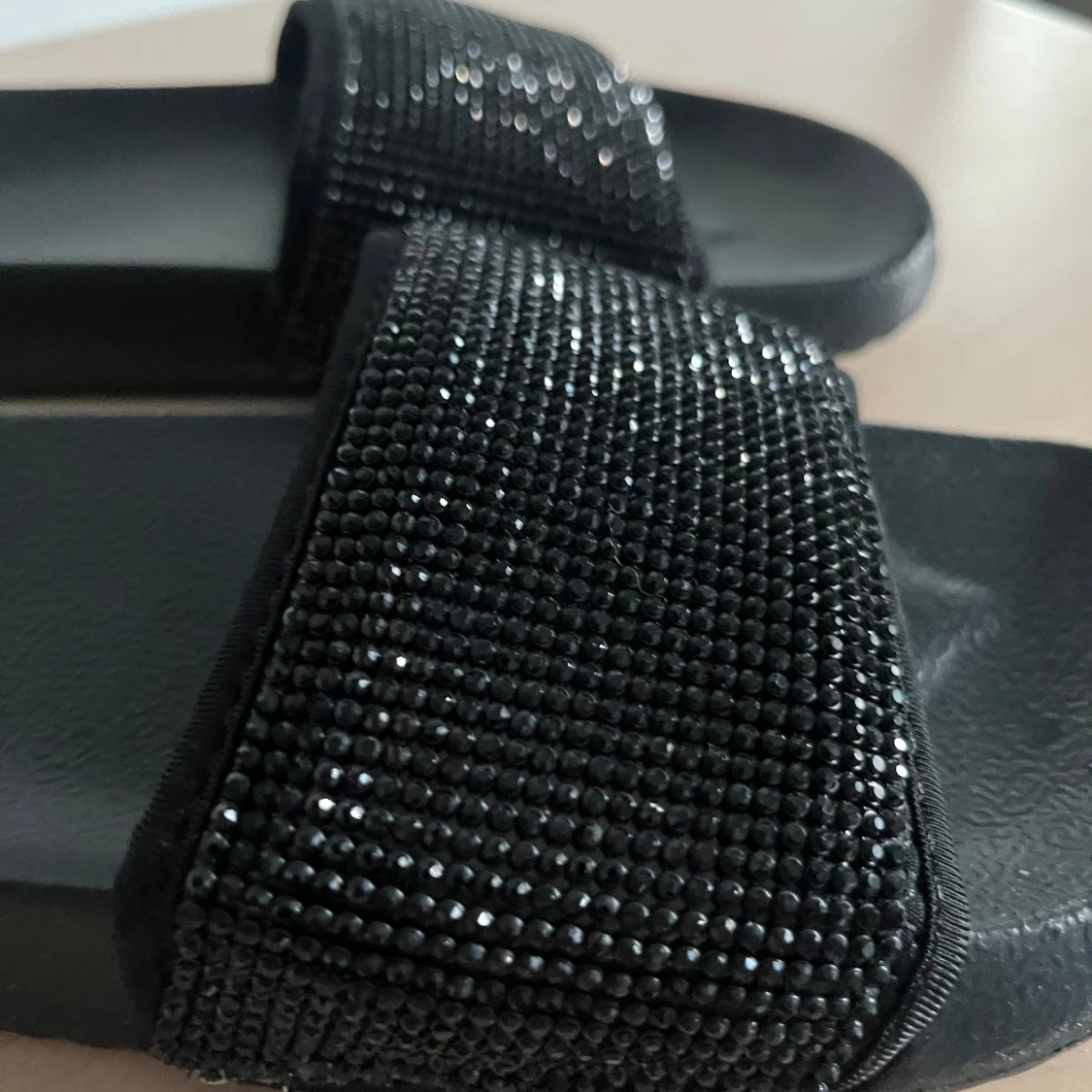 Svarta glittriga sandaler från H&M - 2