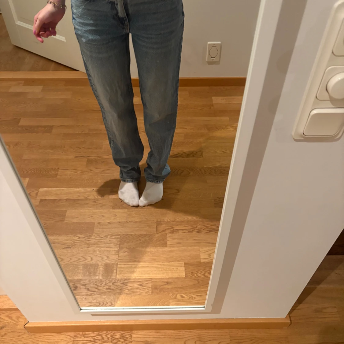 Blå straight jeans från Gina Tricot