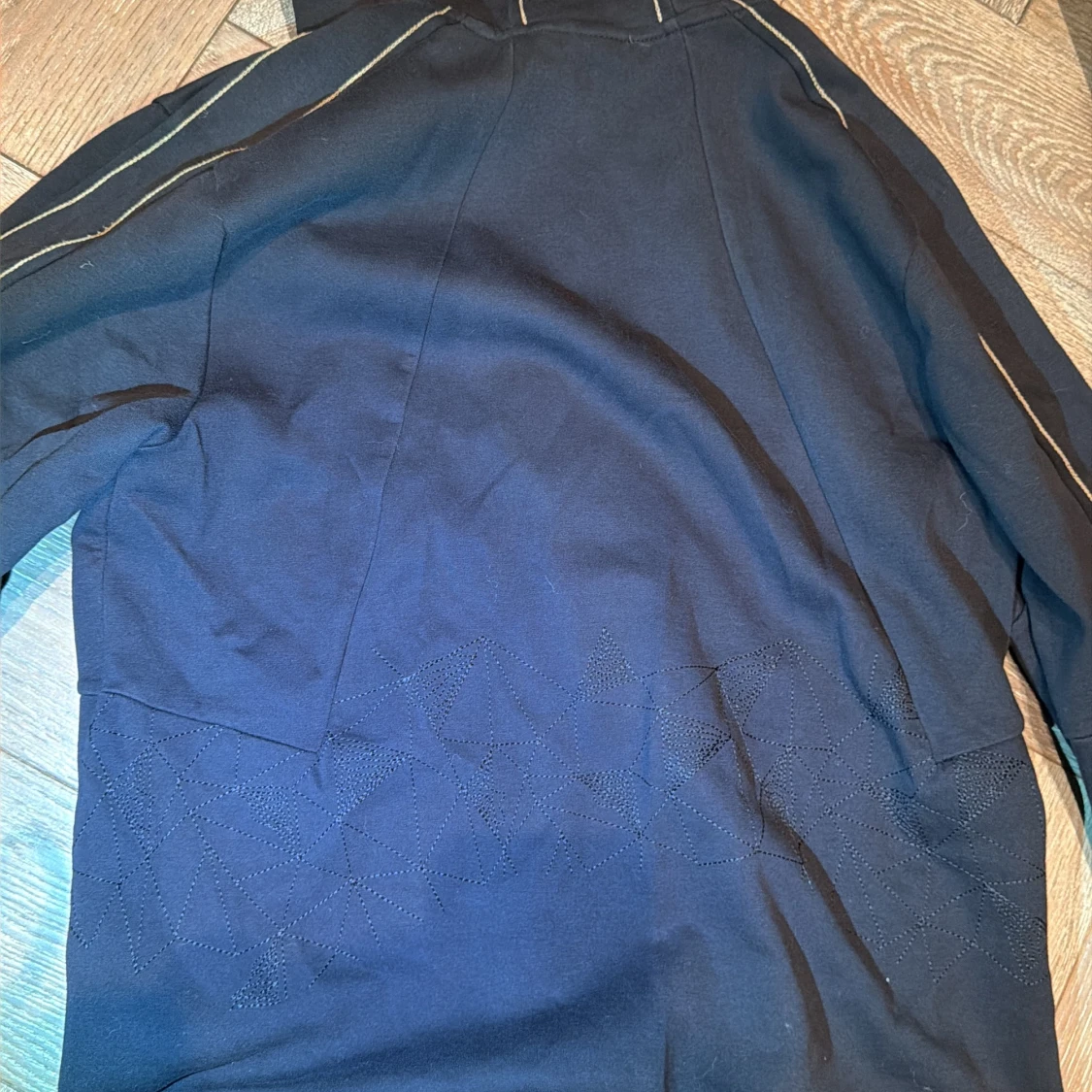 Svart hoodie från BOSS med dragkedja - 3