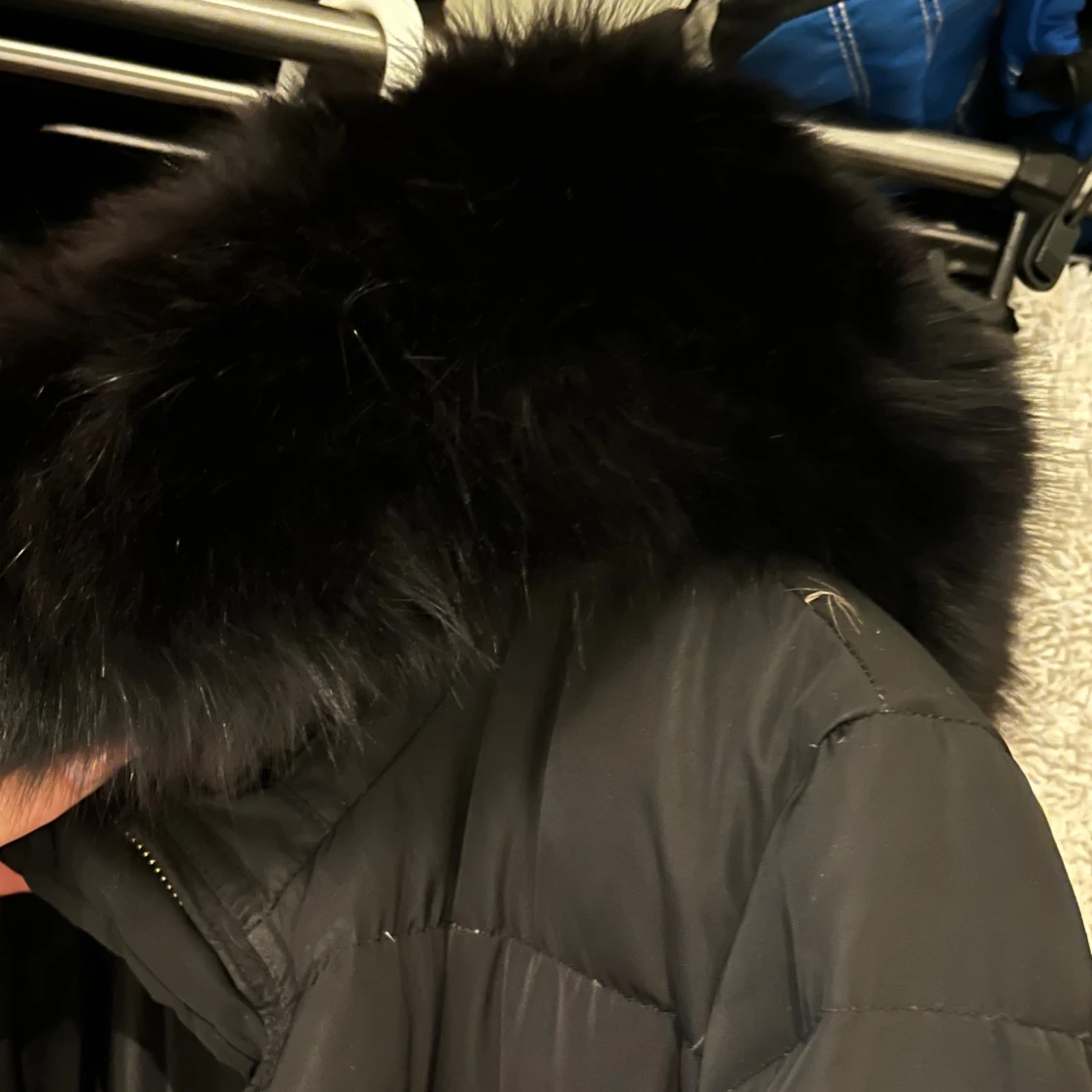 Svart pufferjacka från ONLY med huva - 4