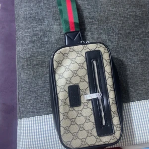 Väska - Helt ny. Inte använd 