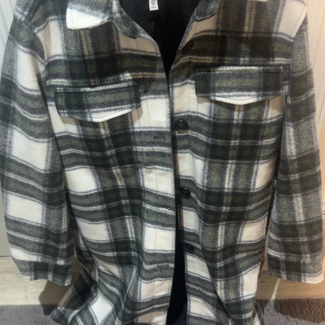 Rutig overshirt i ull från H&M