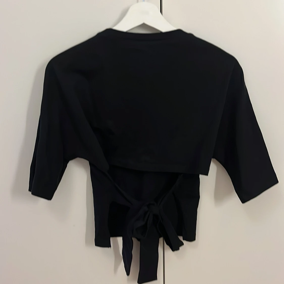 Svart topp med knyt från Nelly XS - 1