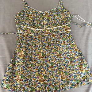 Floral babydoll top  - Tag says L but it fits more like M 