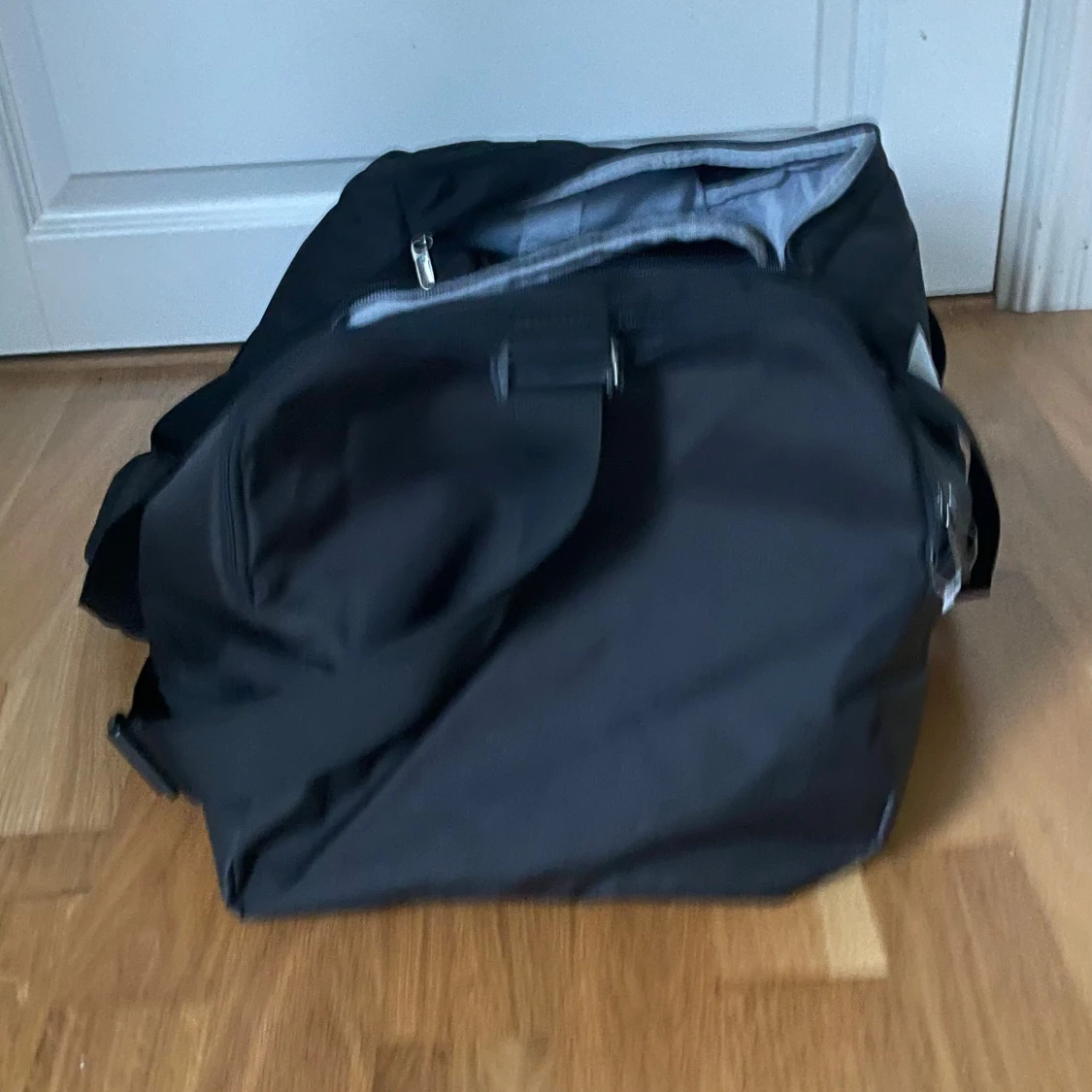 Svart träningsväska från Under Armour - 2