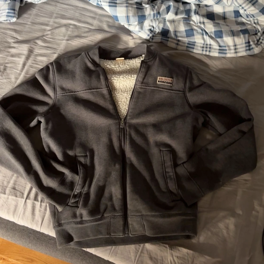 Grå teddyjacka från Hollister