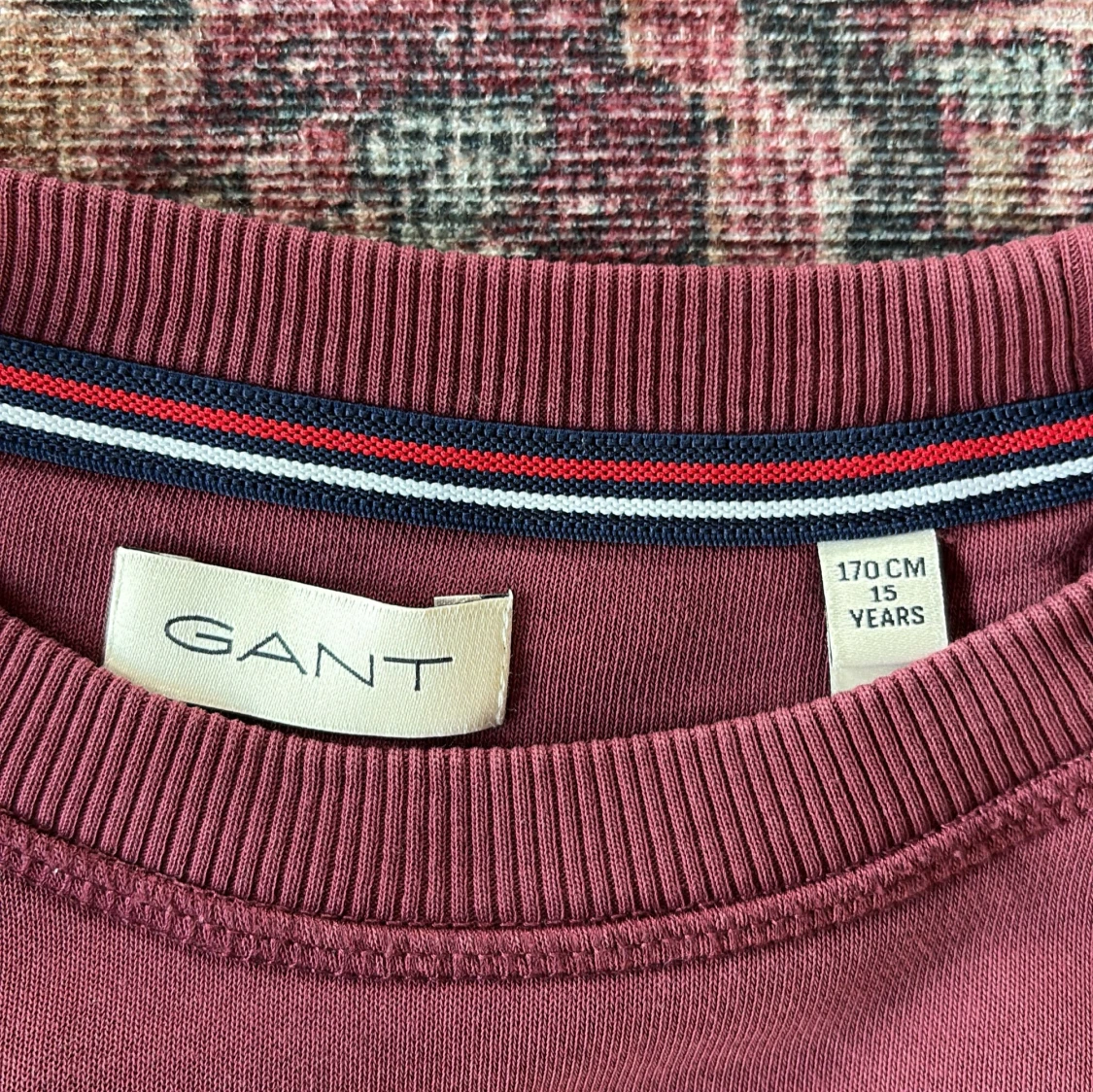 Vinröd sweatshirt från GANT - 2