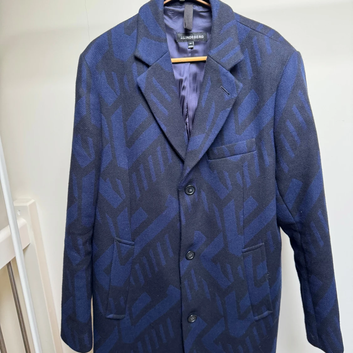 Blå mönstrad kavaj från J.Lindeberg