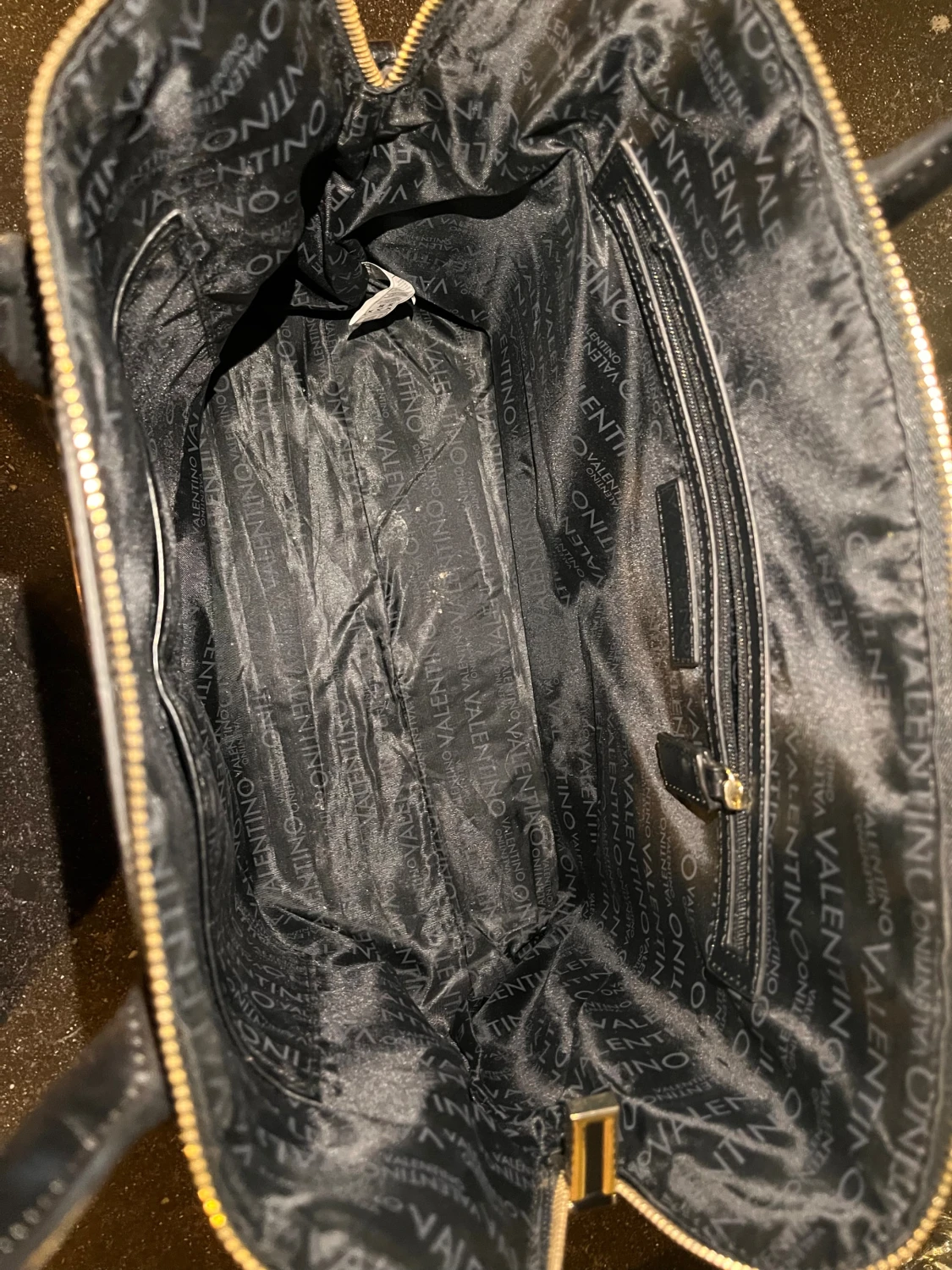 Svart handväska från Valentino - 1