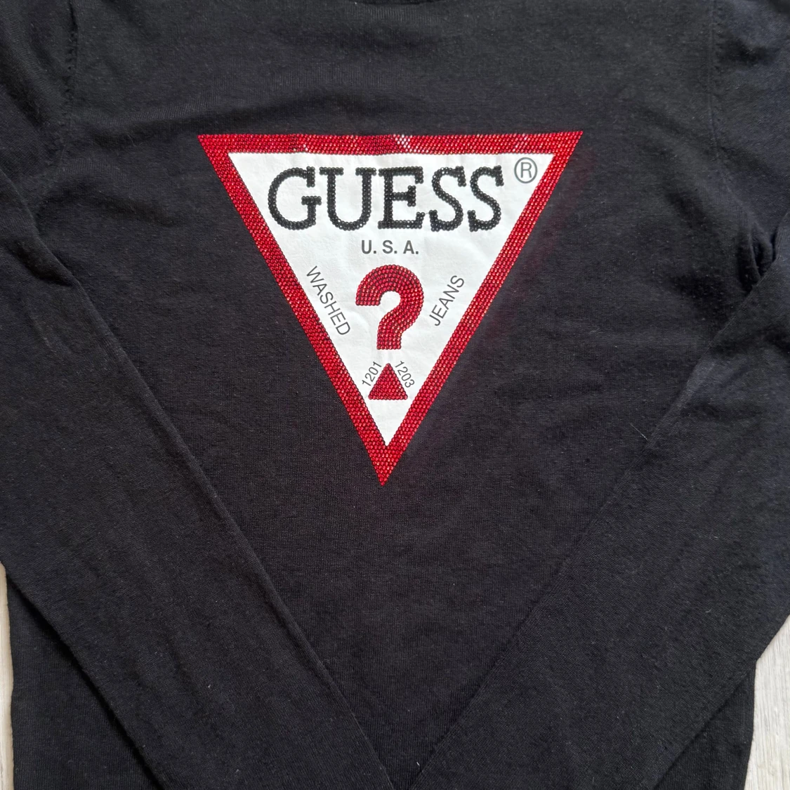 Svart långärmad tröja från Guess - 1