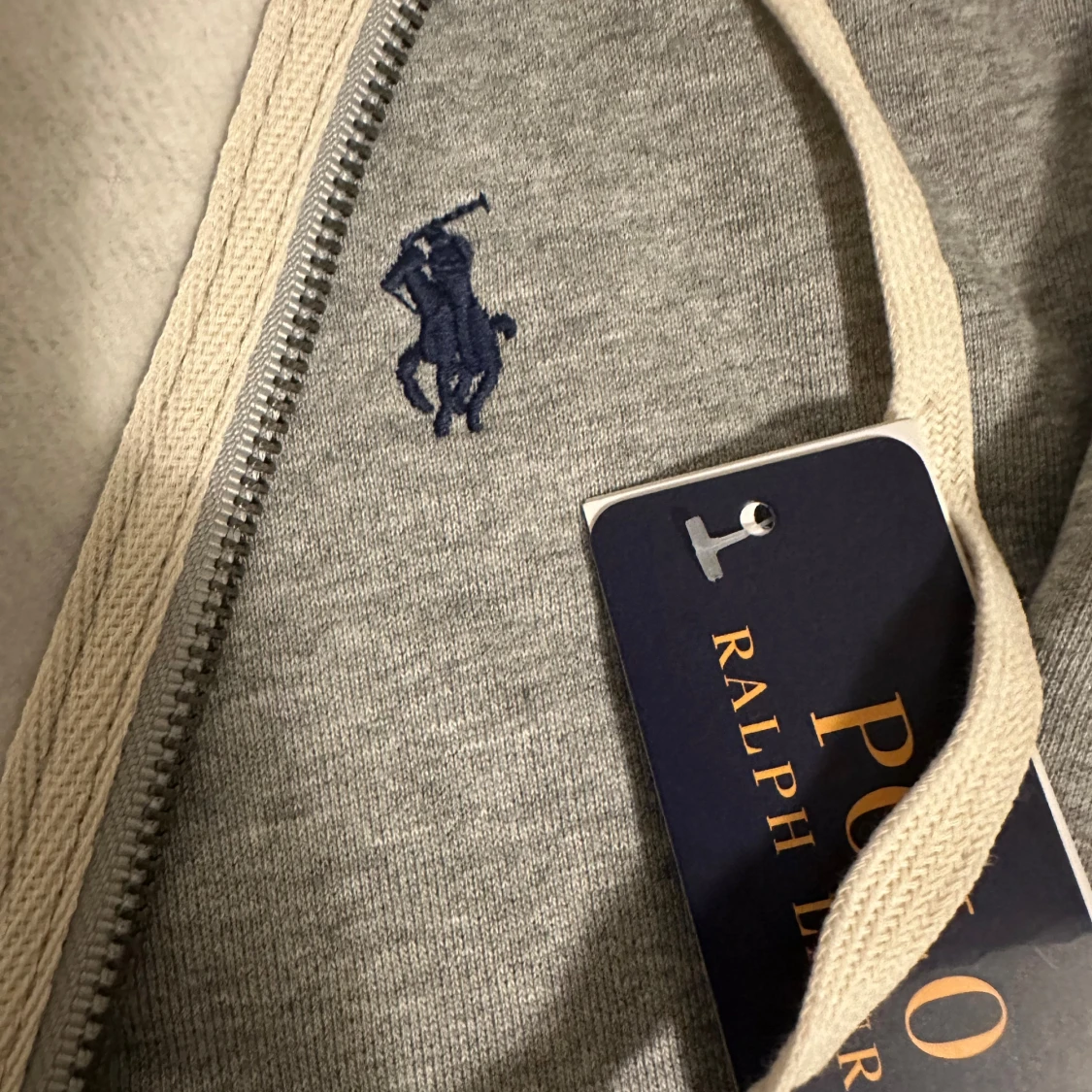 Grå hoodie från Polo Ralph Lauren - 1