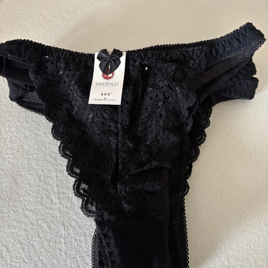 Svarta stringtrosor 4stycken.