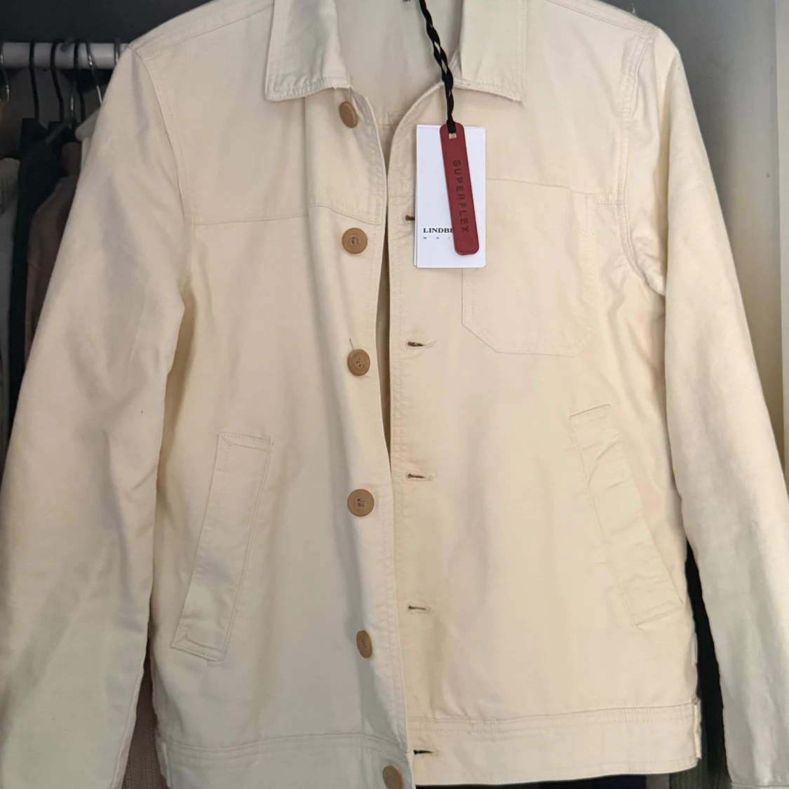 Krämvit overshirt från Lindbergh (prislapp kvar)