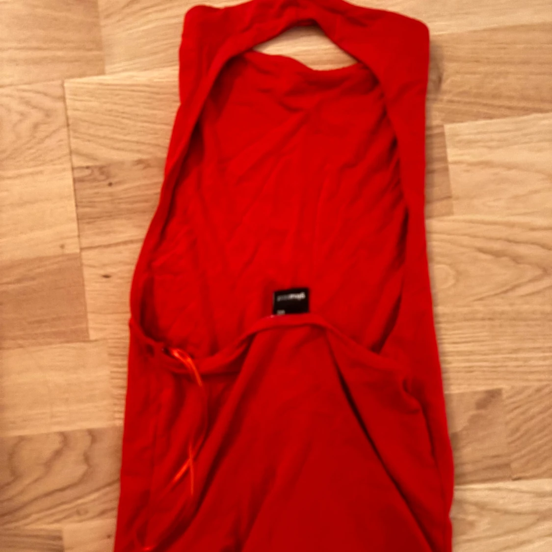 Röd halterneck topp från Gina Tricot - 2