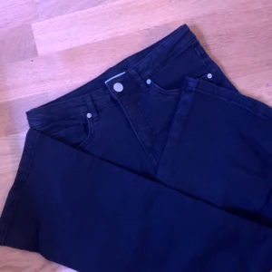 Bootcut jeans  - svarta snygga bootcut jeans från kappahl som tyvärr är försmå för mig. stolek 158 passar mig som är 164🥰🥰nypris 399kr