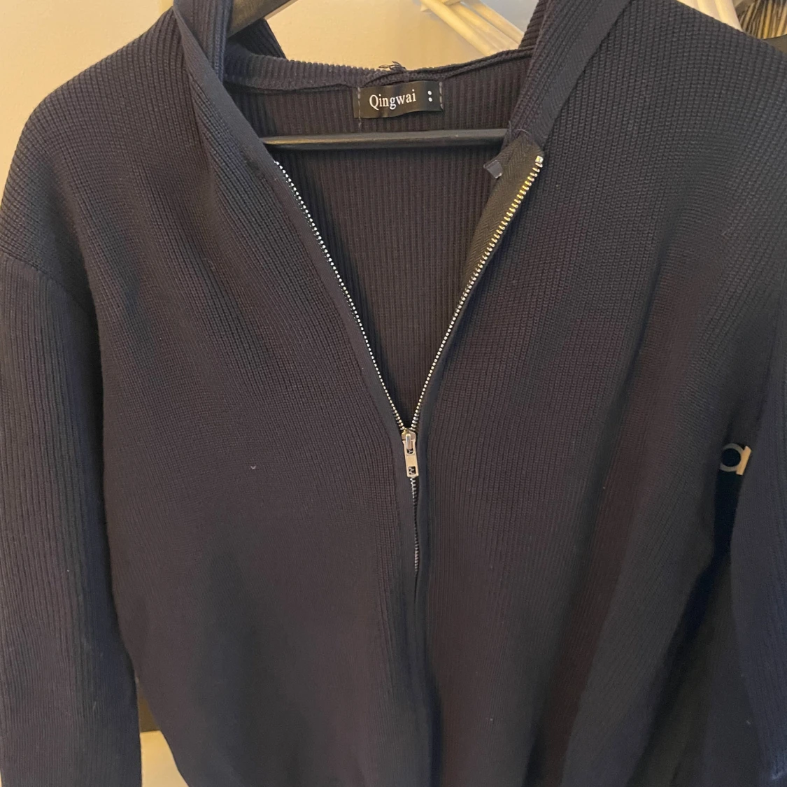 Mörkblå hoodie med dragkedja Qingwai - 1