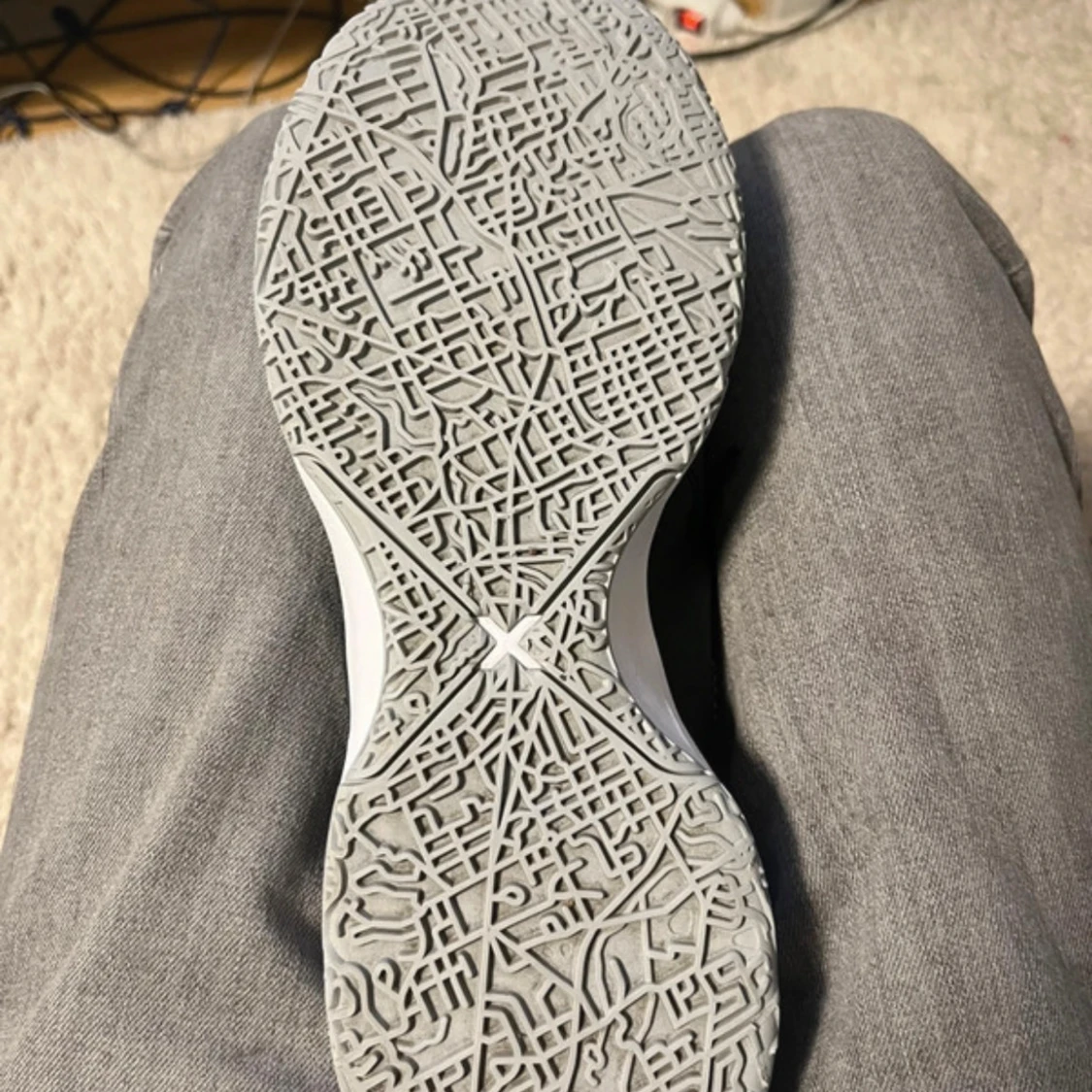 Nike sneakers med grått mönster kartong finns - 1