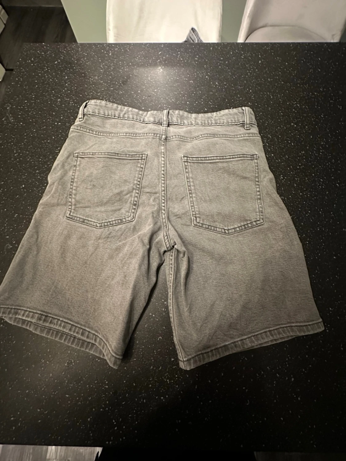 Grå jeansshorts från Kappahl - 2