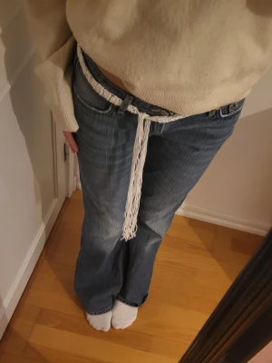 Bälte/skärp, virkad - Virkat bälte / skärp med spets-liknade mönster! Handgjort av mig😊 100% bomull. 150 cm lång (skriv ifalll annat mått önskas)