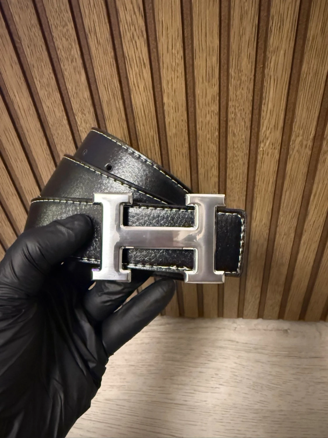 Svart skärp med stor H-spänne - 1