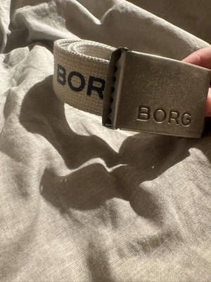 Björn Borg bälte - Björn Borg skärp  Lite smutsigt men de borde nog gå att tvätta bort  Avklippt i slutet för det var för långt 110cm