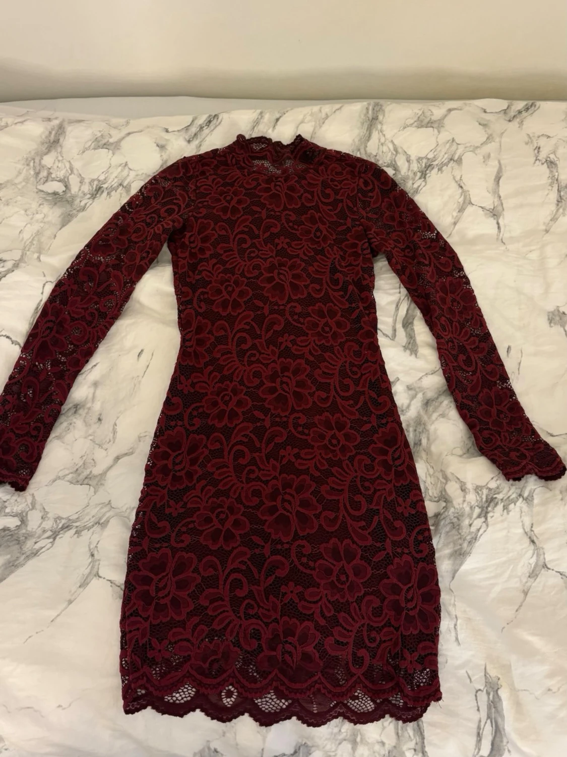 Vinröd klänning - 1