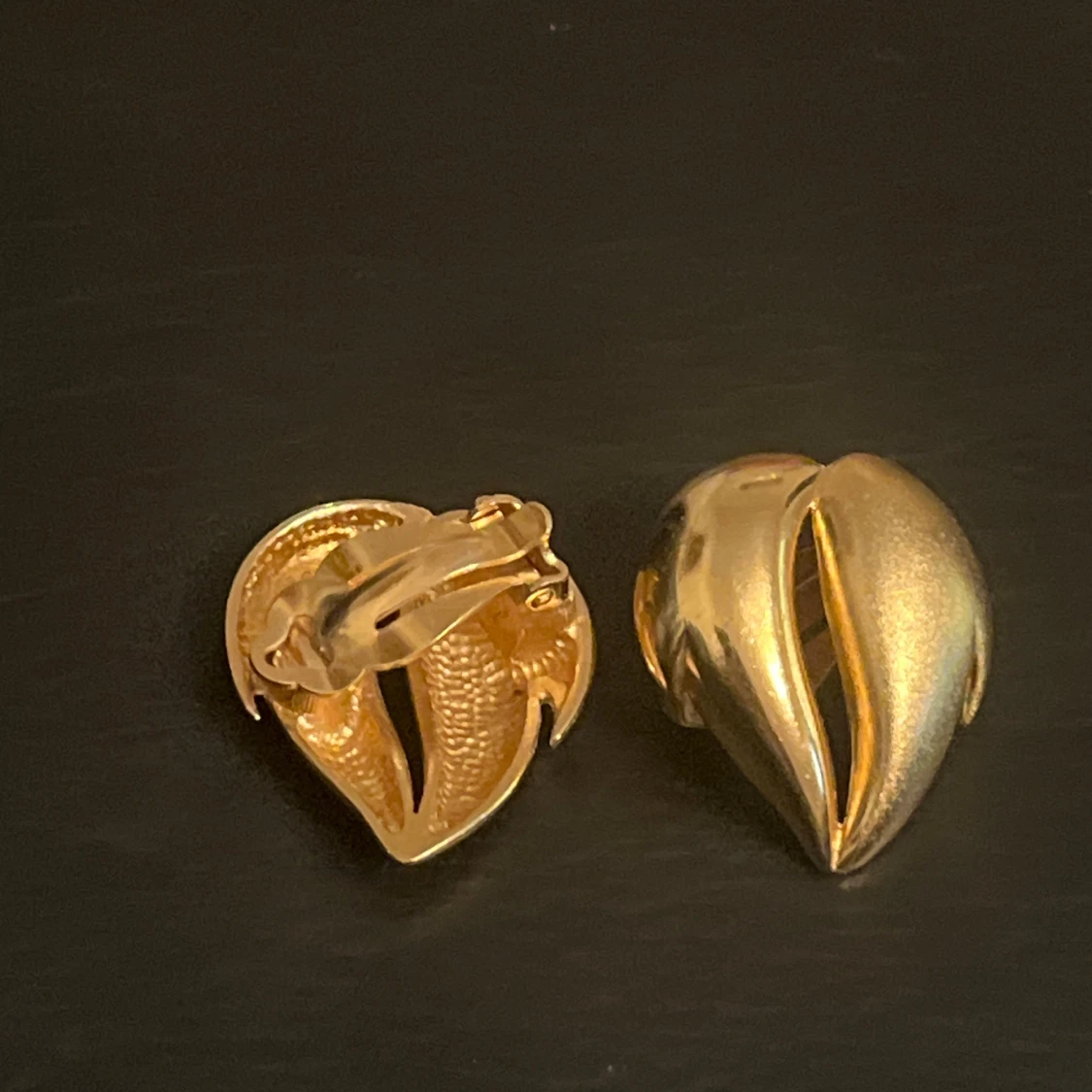 Guldpläterad vintage brosch från Gontie