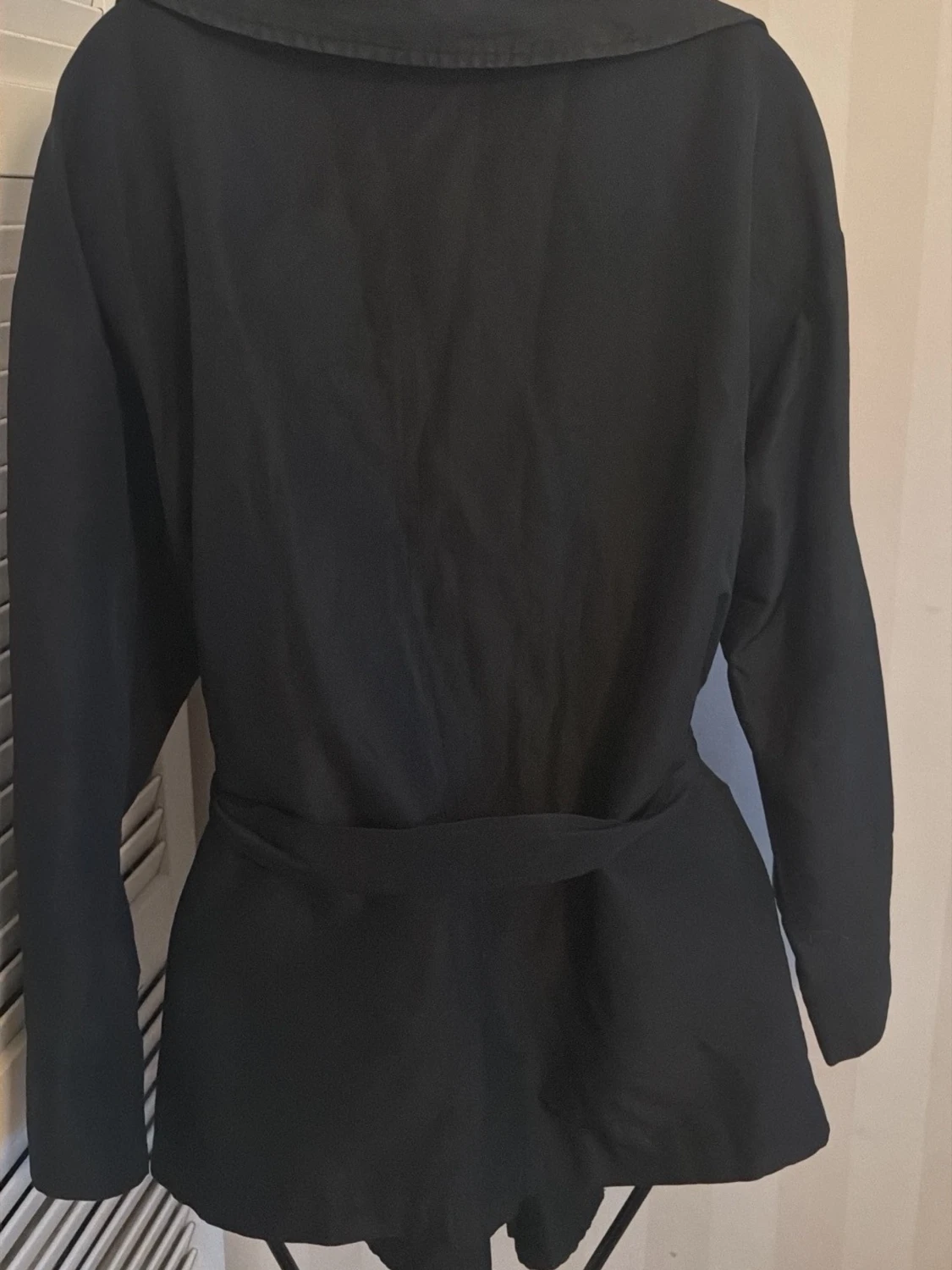 Svart trenchcoat från PIÚ & PIÚ - 5