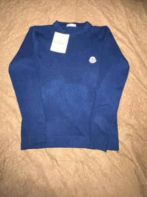 Moncler stickad tröja - Fräsch, använd lite men super bra skick