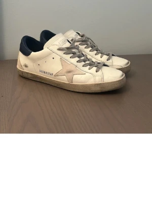 Golden Goose Superstar sneakers vit/grå - Golden Goose Superstar sneakers , de är typ ny skick knappt använda