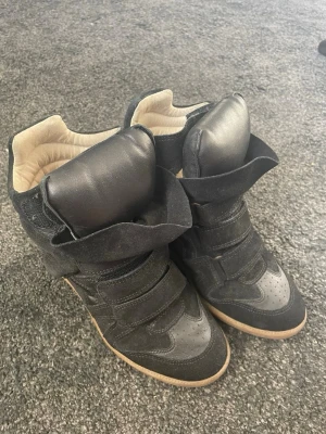 Isabel Marant skor - Säljer dessa jättefina Isabel Marant skor! Dom är i jättefint skick! Inga defekter! 100% äkta!