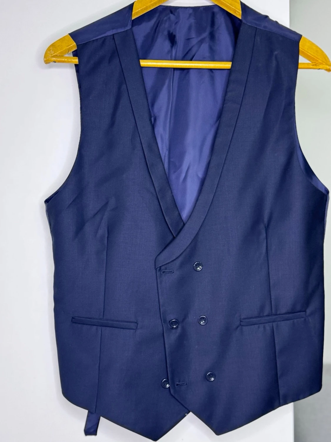 Mörkblå kostym med väst från Politix - 1