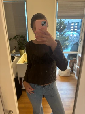 Stickad topp - Ganska genomskinlig mörkgrön stickad tröja💚