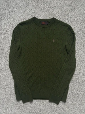 Morris stickad tröja - Tja, säljer en tvär fet stickad tröja från Morris i storlek S(sitter som xs) modellen är 178cm och den är lite kort på mig, kom privat vid minsta lilla och pris går självklart att diskutera🍾🥂🥂