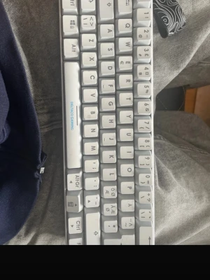 Vit DELTACO GAMING tangentbordet och mus - Deltaco gaming vitt mini tangent bord, allt funkar bra som de ska och de finns mycket olika lägen/färger. Samma med musen och säljer allt för 370kr eller tangent bordet för 300kr och musen 99kr. Tveka inte på att höra av dig!