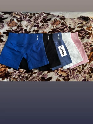 5 olika DFYNE shorts (Tryck ej på köp nu!) LÄS BESKRIVNING  - Fick dessa i present, de har använts en del men är i fint skick fortfarande. Har slutat gymma därav säljer jag alla. 399kr/st. Vid bundle köp erbjuds lägre pris. Hör av er vid frågor och funderingar!💕🤗
