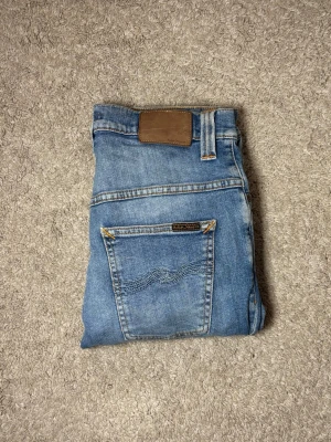 Nudie Jeans - Tja! Säljer ett par Nudie jeans i storleken (30/32)-skick 8/10-moddel Thin Finn, Flood used. Vid minsta lilla fundering hör av er!