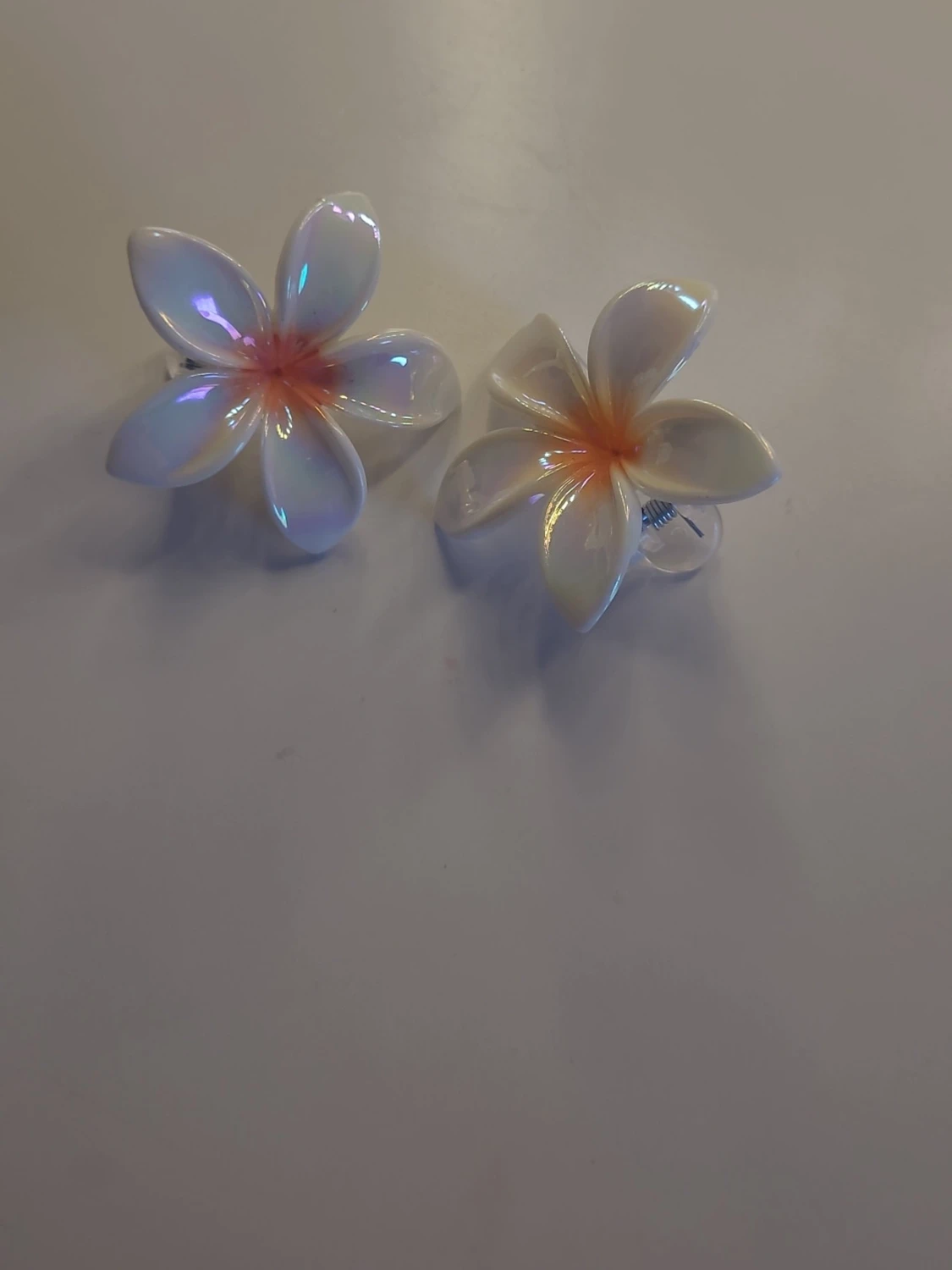 Blommiga hårklämmor i plast - 2