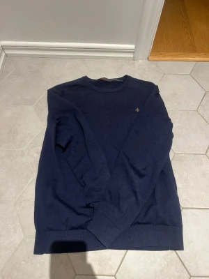 Morris merino o neck  - Säljer min stickade morris tröja i merinoull. Tröjan är mycket bra skick och i storlek L. Säljer pga att den är för liten