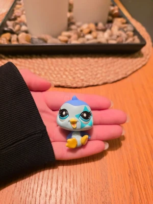 Littlest pet shop - Littlest pet shop pingvin Finns fler i min profil för samfrakt. Följ gärna mitt konto då jag kommer lägga upp fler figurer😊