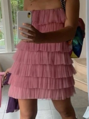 Rosa volangklänning - Säljer min jätte fina sommar klänning från zara 🌸