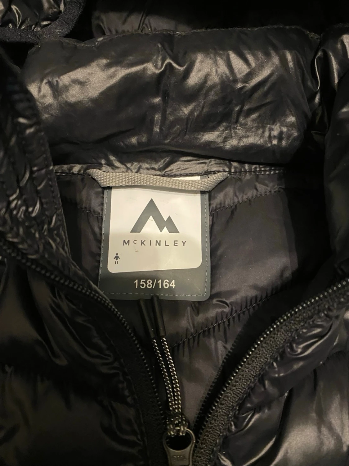 Svart dunjacka med huva från McKinley - 1