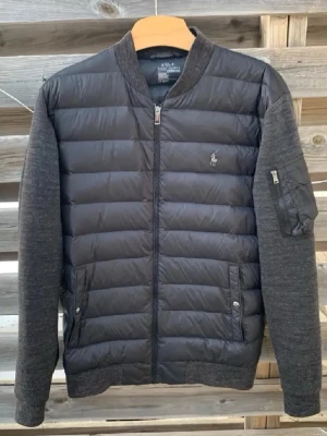 Ralph Lauren Cardigan  - Asfet Ralph Lauren Cardigan🔥. Storlek S. Fint skick. Texten i nacken har fadeat men i övrigt fin. 