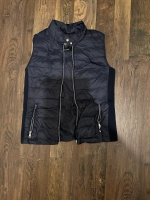 Väst - Köparen står för frakten!