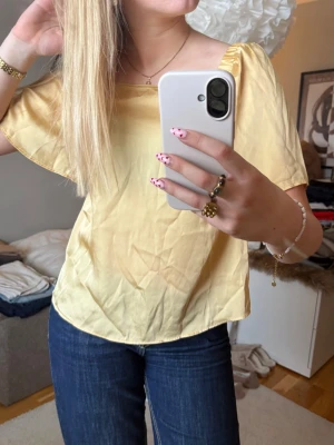 Somrig topp - Superfin och somrig topp från Stockh LM🤩💝 Perfekt inför sommaren och så fin färg🥹🎀