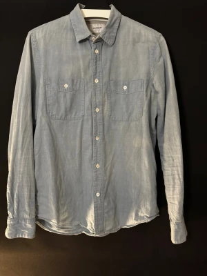 Ljusblå skjorta från Dondup - Dondup skjorta | storlek S men sitter som S | mycket bra skick | pris 399kr | hör av er vid minsta lilla fråga🤩|