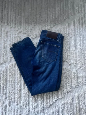 G Star Jeans - Blå G Star raw jeans i storlek W27 L32 | skick: 8/10 lite heelbite bara 